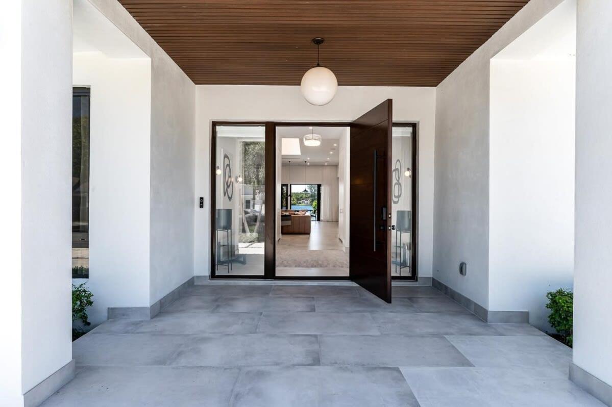 Super Modern Waterfront Paradise Near The *