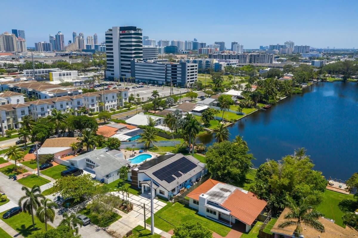 Super Modern Waterfront Paradise Near The Сasa de vacaciones *