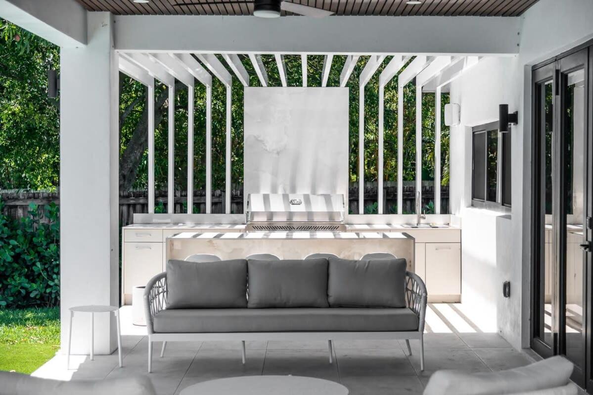 Super Modern Waterfront Paradise Near The Miami